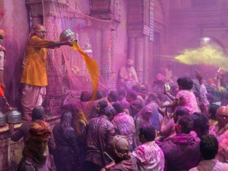 holi in varanasi